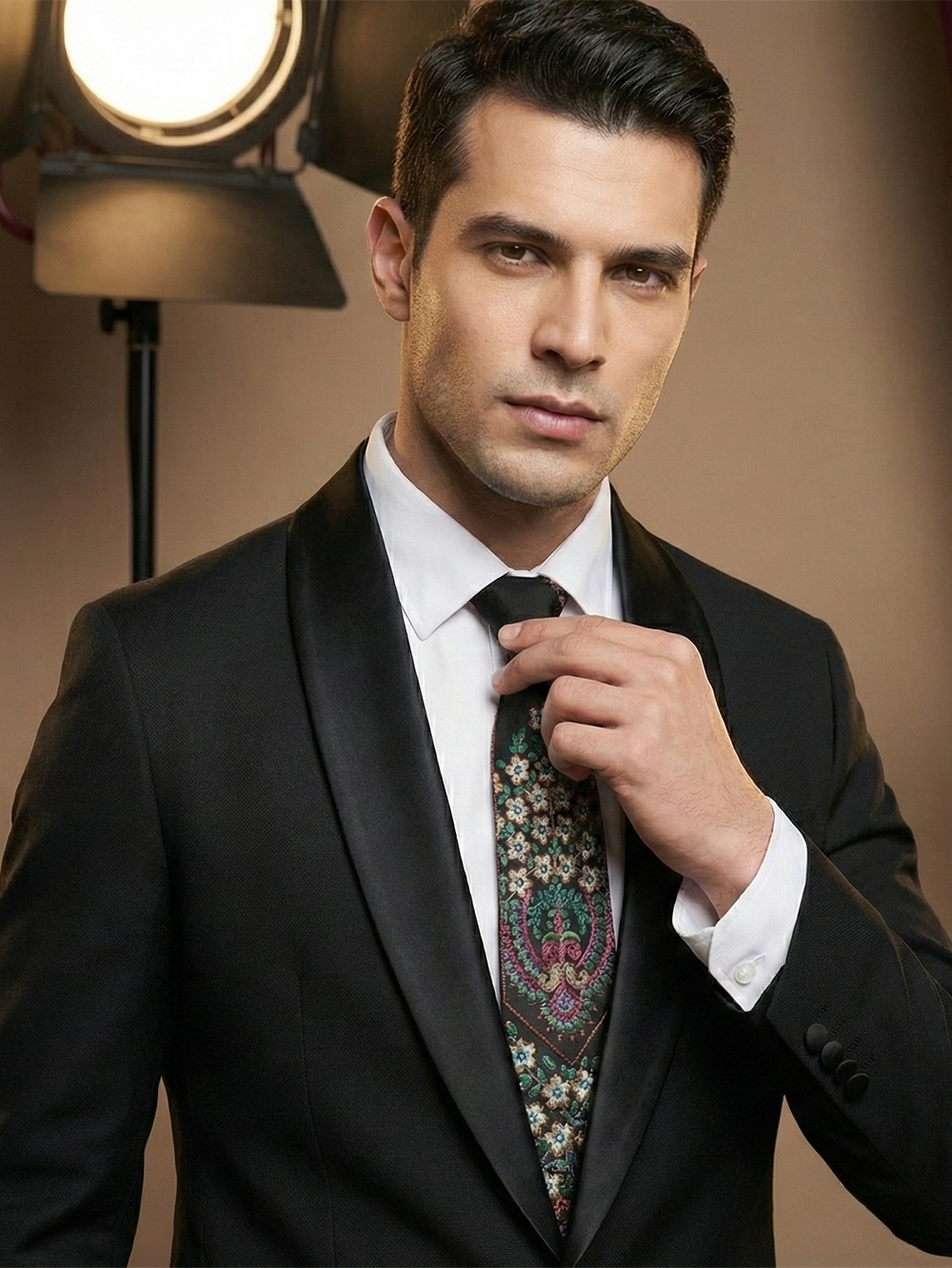 Luxury Handcrafted Silk Tie with Ornate Floral Motif – Black