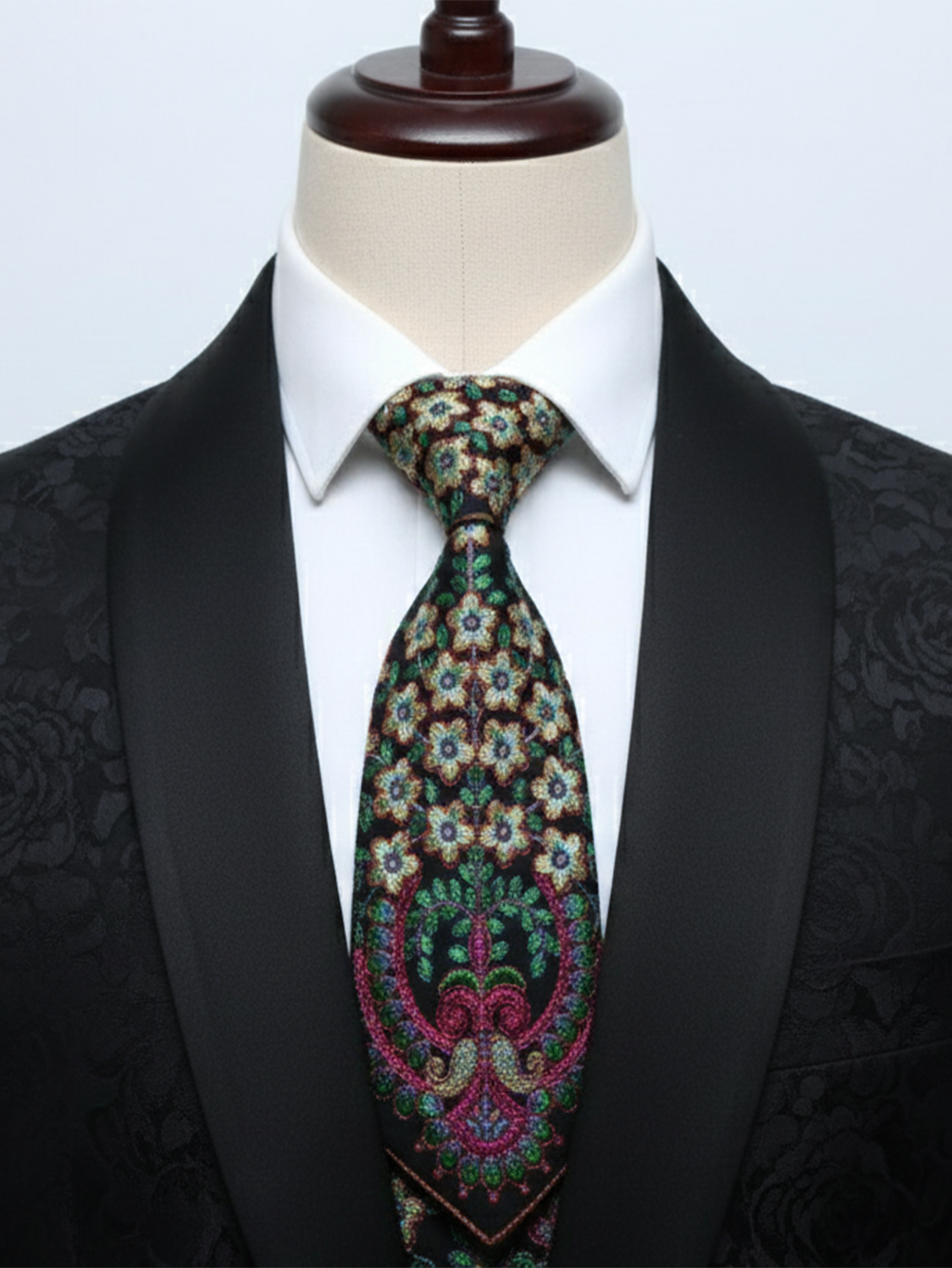Luxury Handcrafted Silk Tie with Ornate Floral Motif – Black